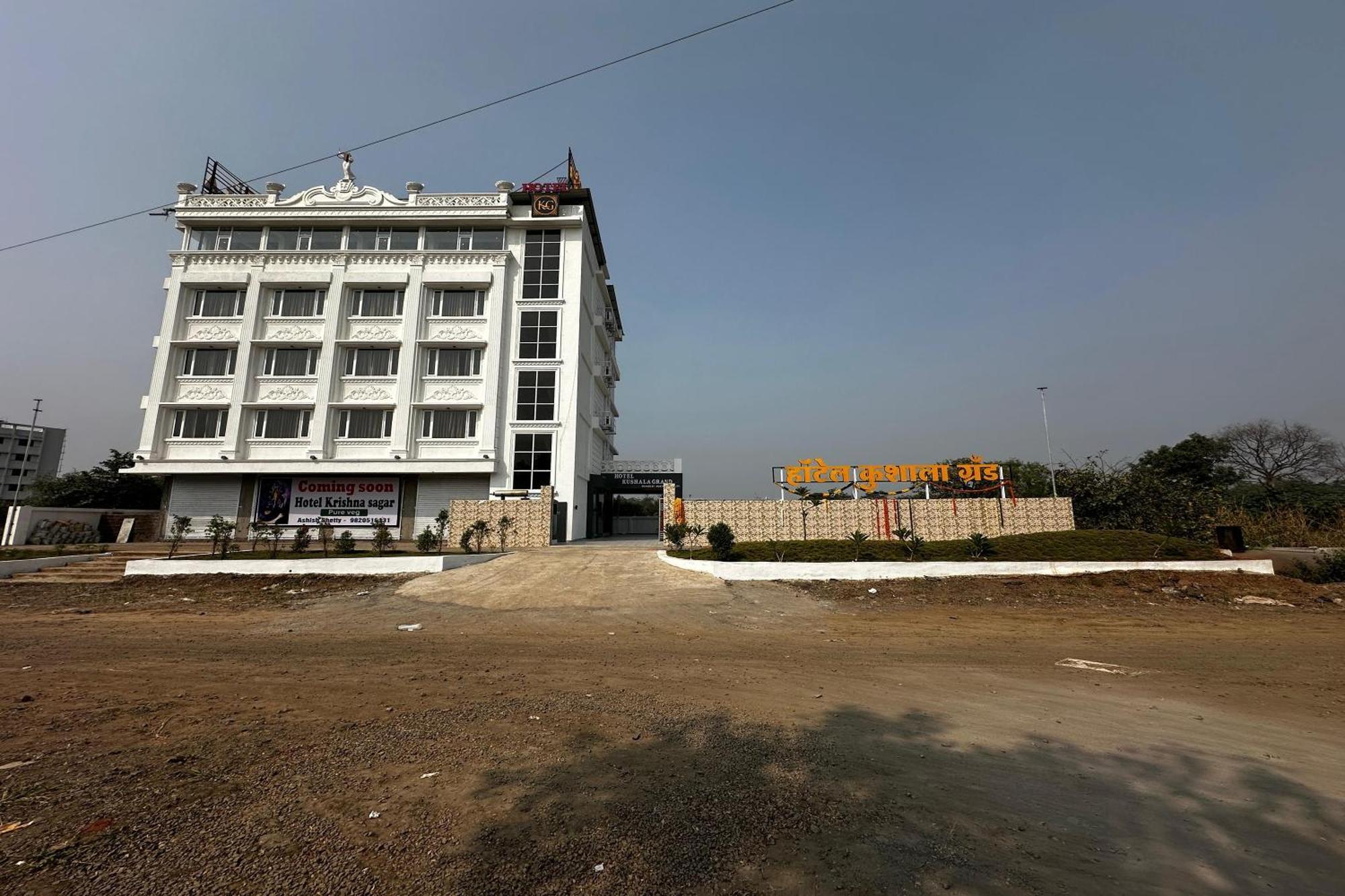 Hotel Kushala Grand, Dombivali Mangrul Eksteriør bilde